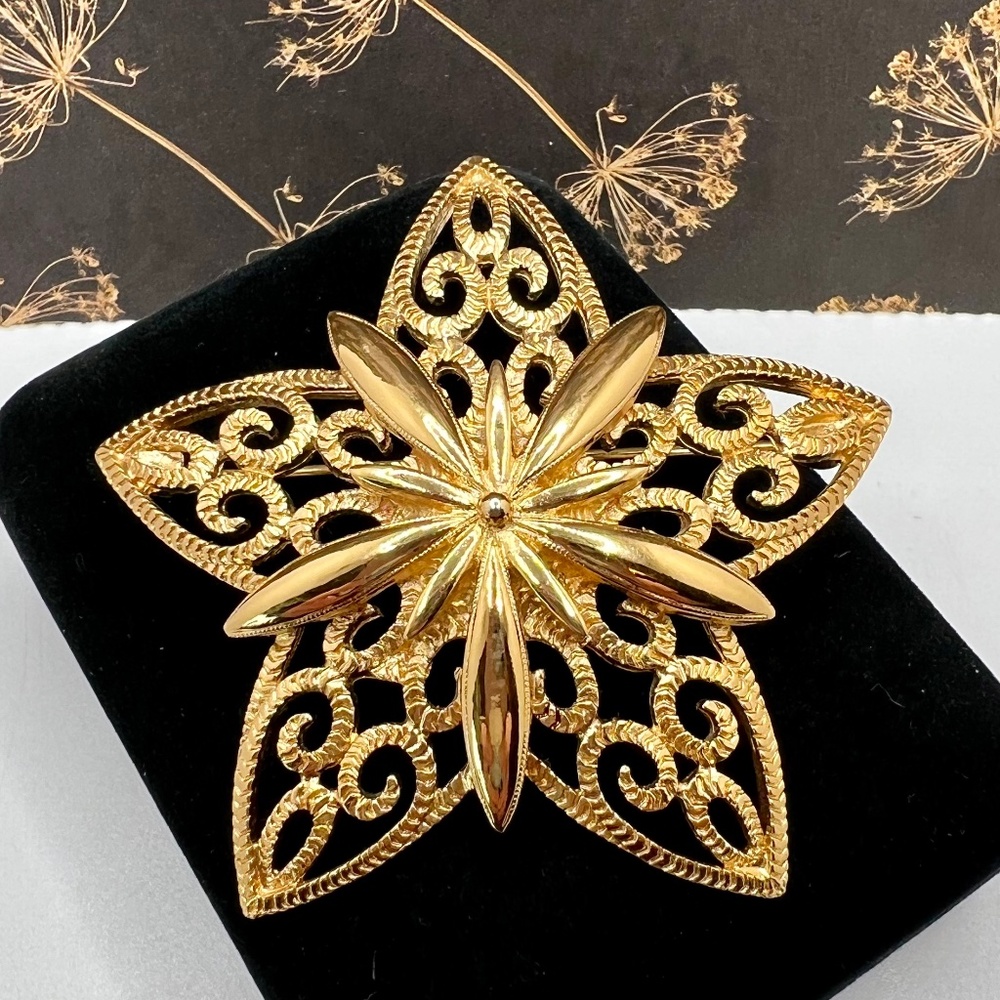 Monet Filigree Star Flower Brooch
